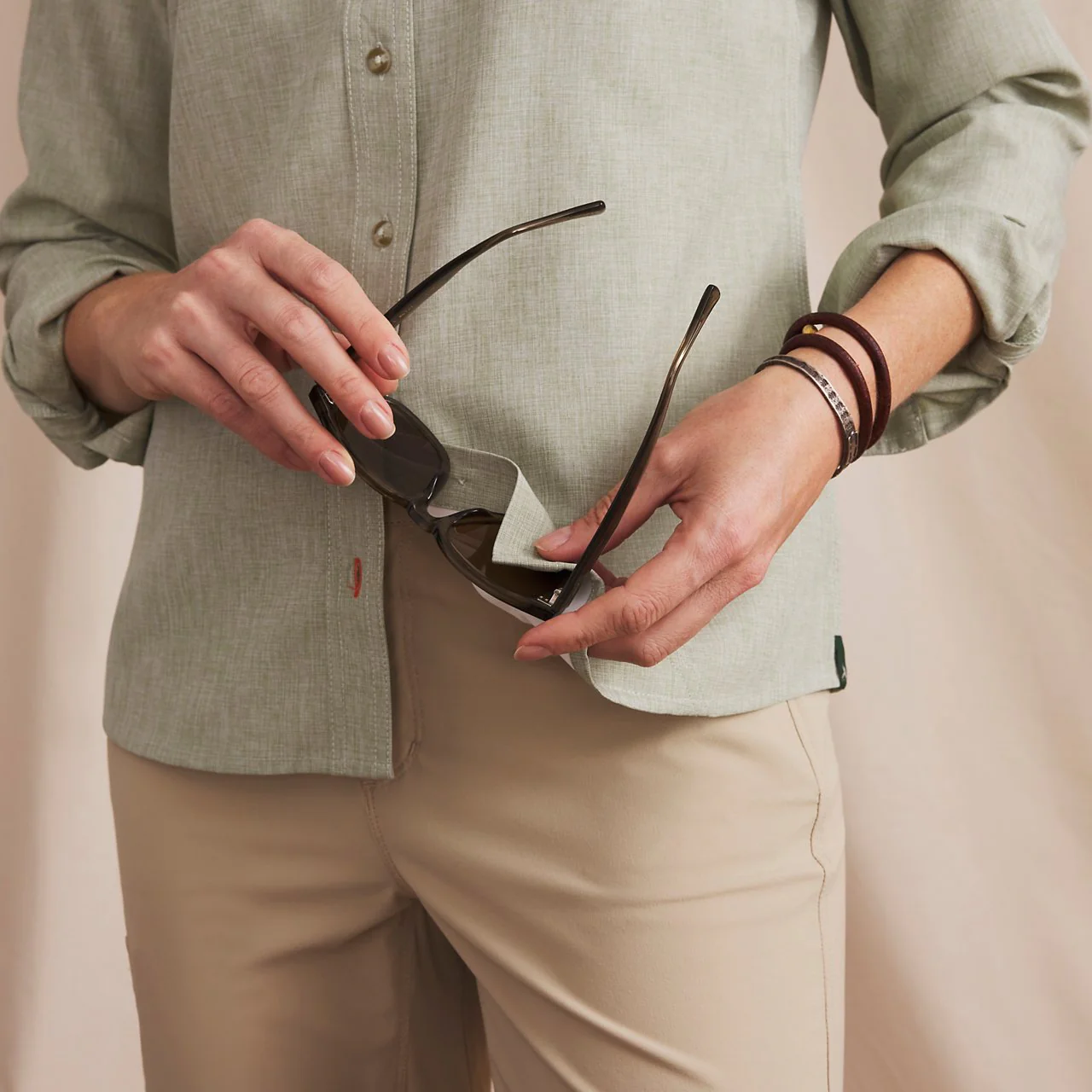 Women's Long-Sleeved Tech Chambray Work Shirt - Image 8