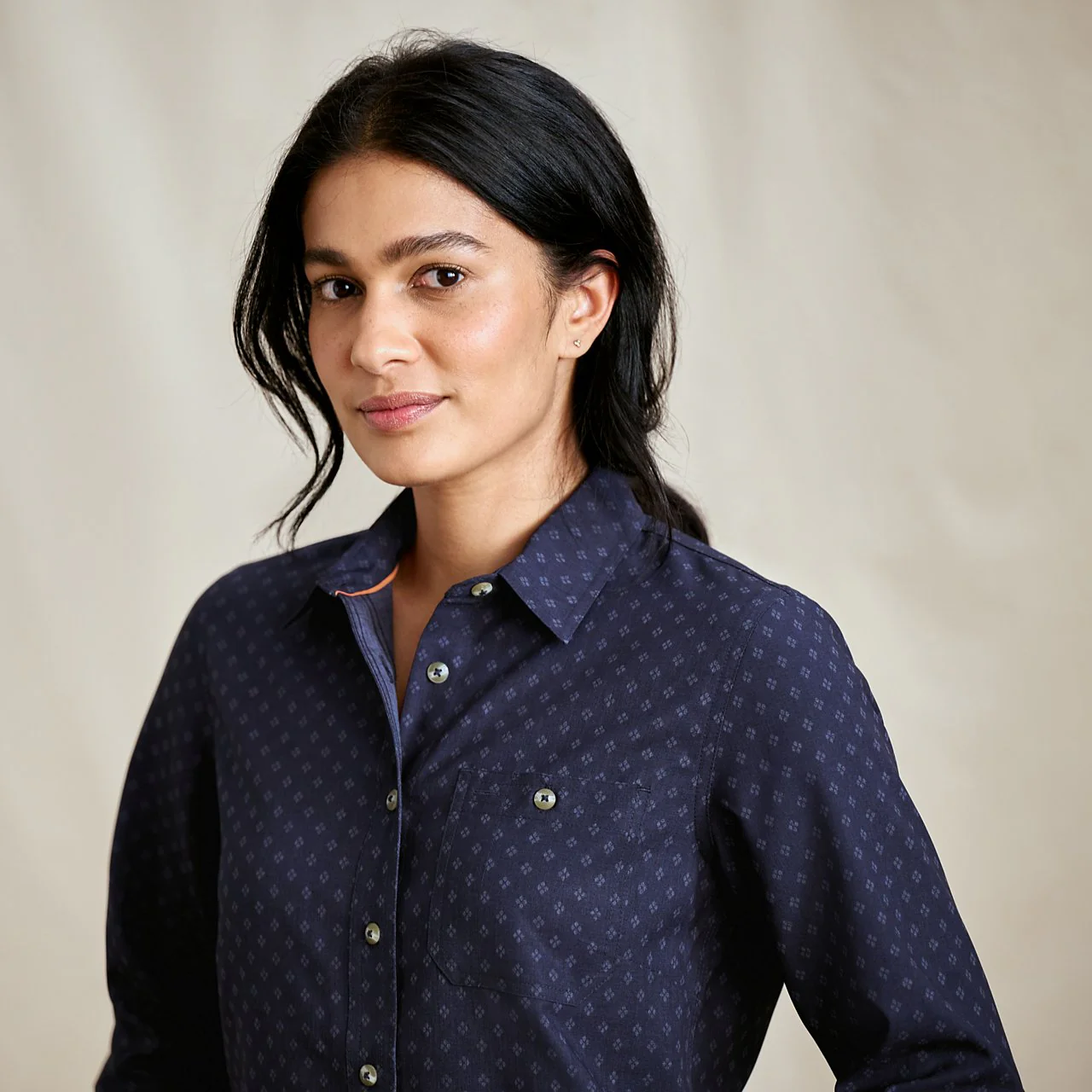 Women's Long-Sleeved Tech Chambray Work Shirt - Image 3