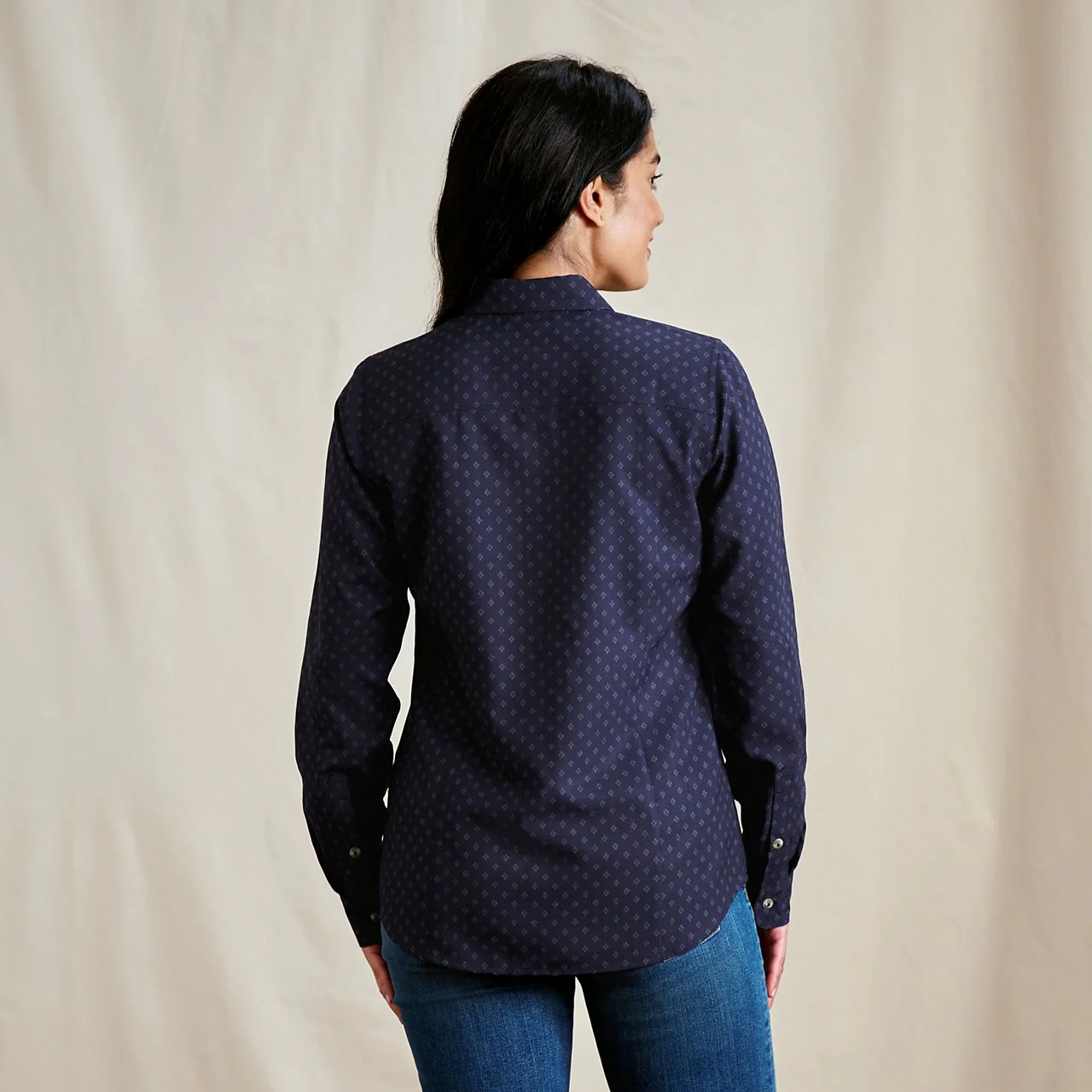 Women's Long-Sleeved Tech Chambray Work Shirt - Image 6